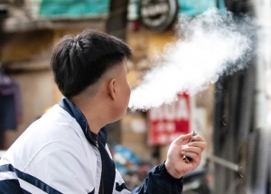Học sinh hút thuốc lá điện tử trong trường học xử lý thế nào?